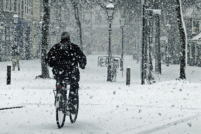 Mit Fahrrad und E-Roller durch den Winter