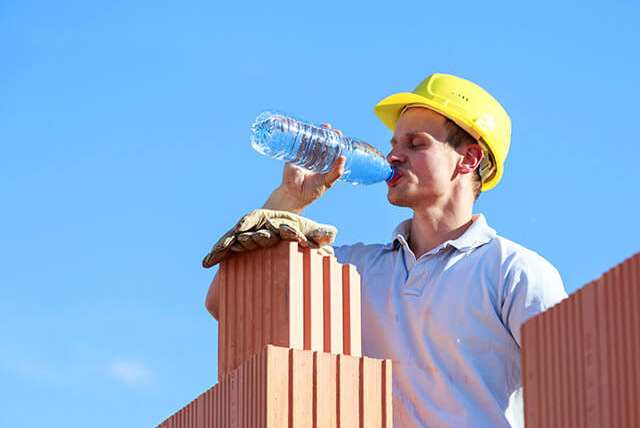 sommerhitze-worauf-sie-auf-der-arbeit-achten-sollten-06-2019